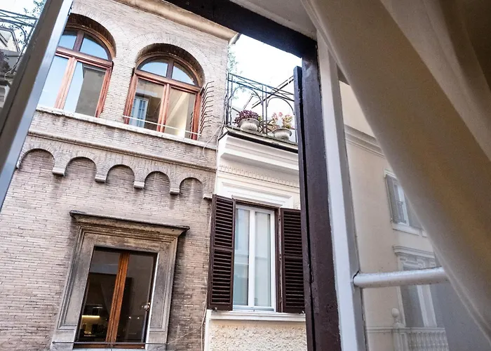 Apartment By The Colosseum - White Chic Flats